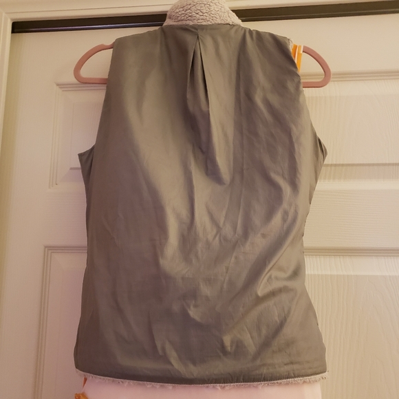 Patagonia Los Gatos Grey and White Reversible Vest - Picture 3 of 11